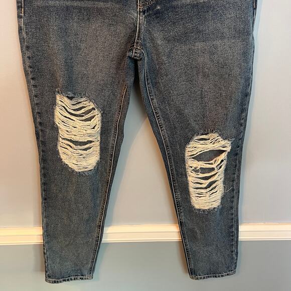 NEW AFRM Revolve Boyfriend Destroyed Luisa Denim Distressed Jeans Size 26 - Picture 8 of 13